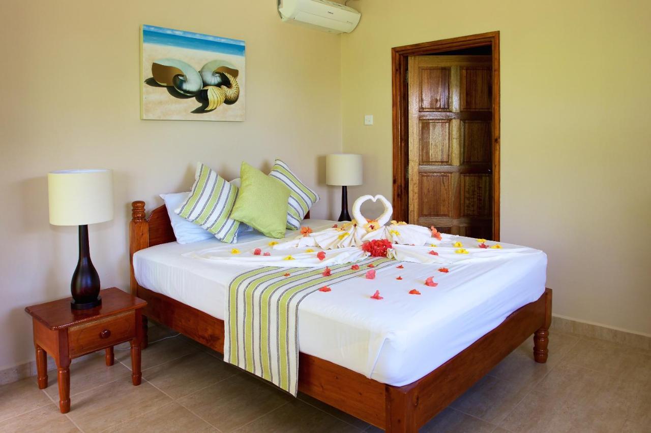 Cote Jardin - Chalets Cote Mer Baie Sainte Anne Exterior foto